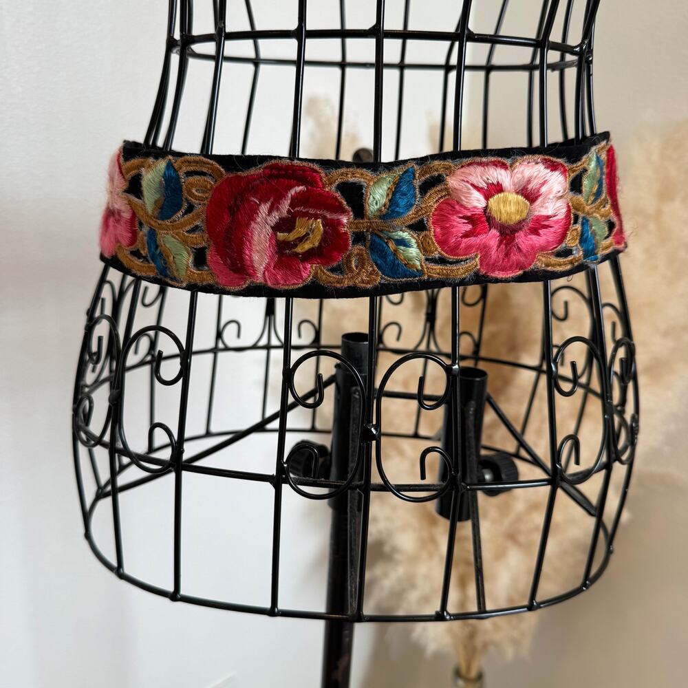 Handmade Black Pink Floral Appliqué Tapestry Adjustable Lace Up Belt OS